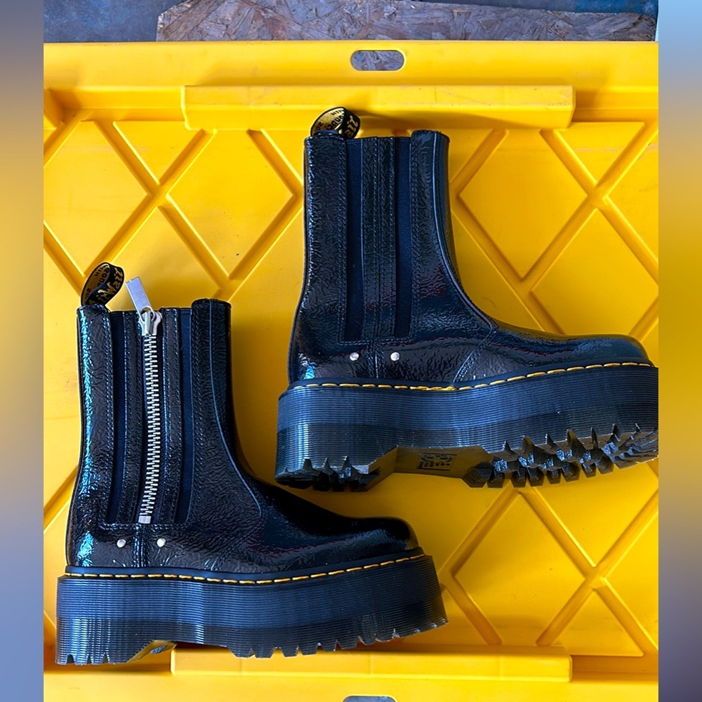 2976 MAX DISTRESSED PATENT CHELSEA PLATFORM BOOTS